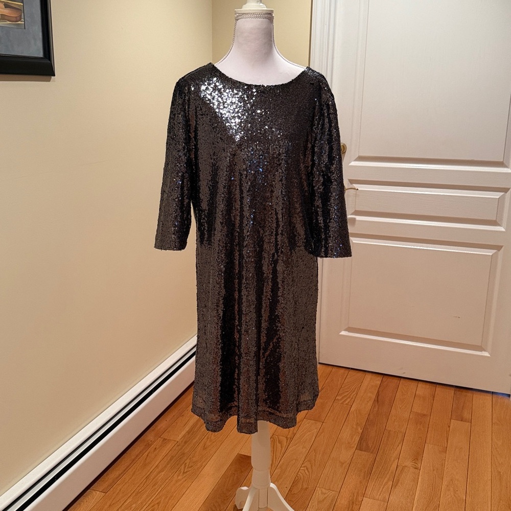 Elegant Black / Silver Sequin Mini Dress  Party Ready super cute and elegant